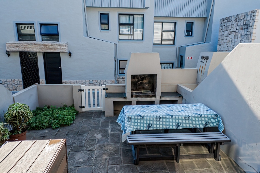 4 Bedroom Property for Sale in Upper Main Street Western Cape
